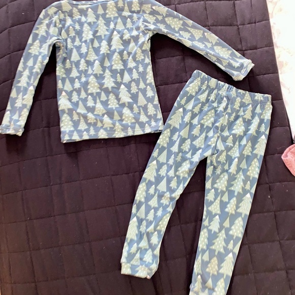 💜 3/$20 DEAL     
KIDS UNISEX CHRISTMAS LOUNGE/PJS - 2T - Picture 4 of 7